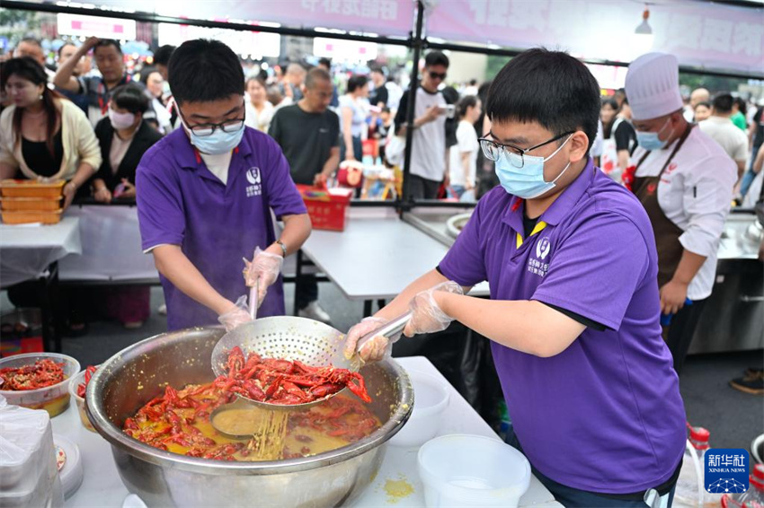 Jiangsu: Xuyi celebra Festival do Lagostim-Vermelho
