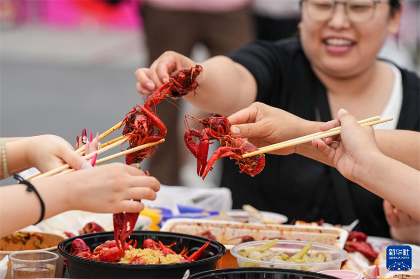 Jiangsu: Xuyi celebra Festival do Lagostim-Vermelho