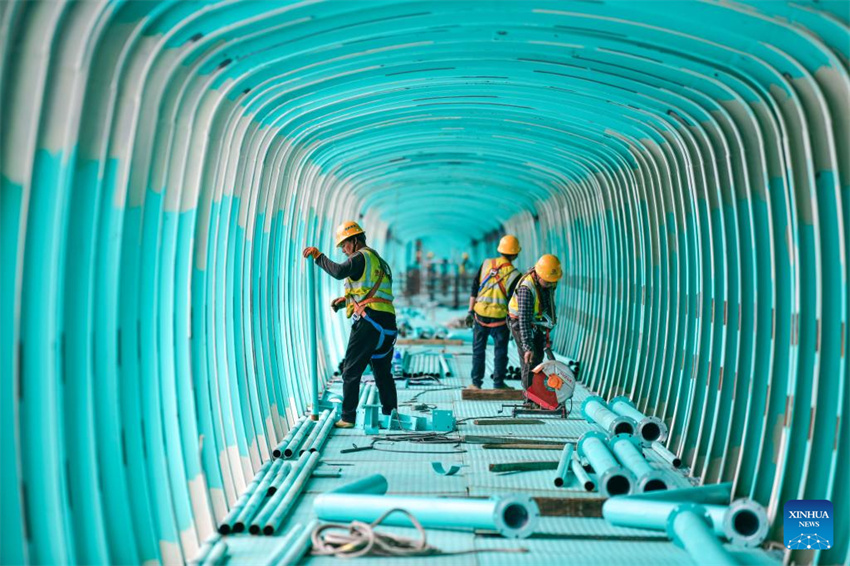 Equipamentos turísticos na Ponte sobre o Grand Canyon de Huajiang em constru??o