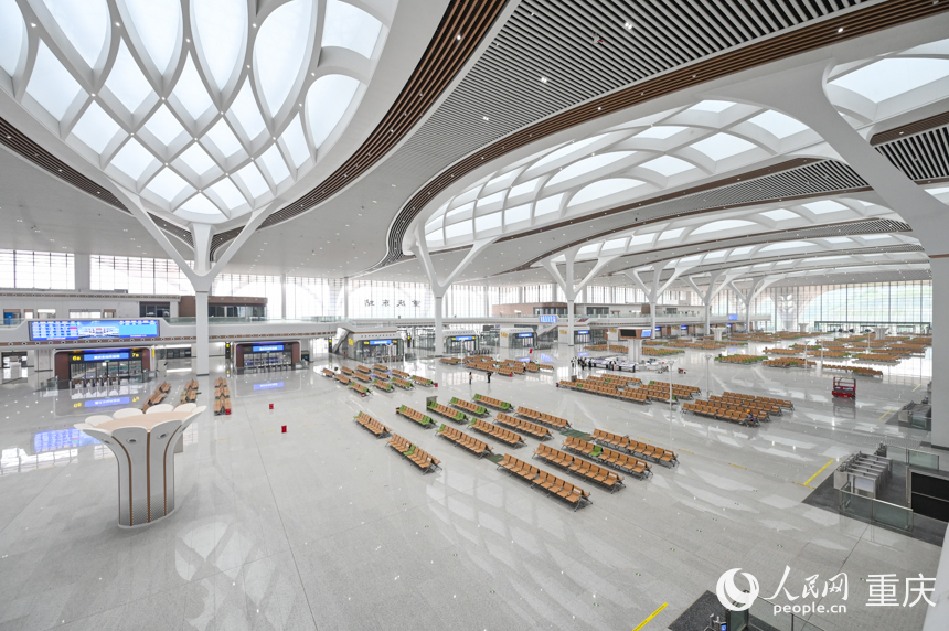 Maior centro ferroviário de alta velocidade da regi?o oeste da China está prestes a operar