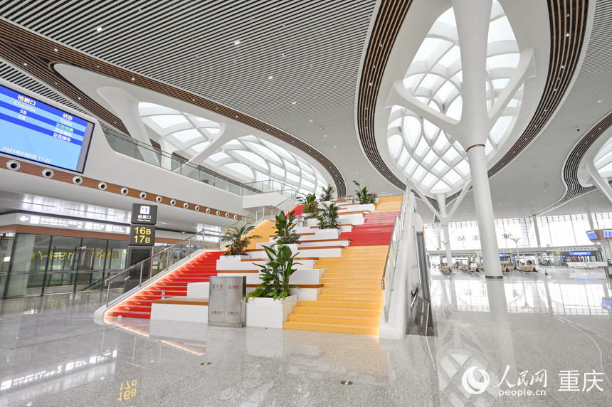 Maior centro ferroviário de alta velocidade da regi?o oeste da China está prestes a operar