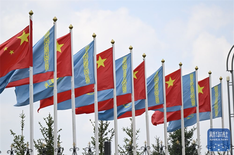 Xi Jinping chega a Astana para Cúpula China-ásia Central