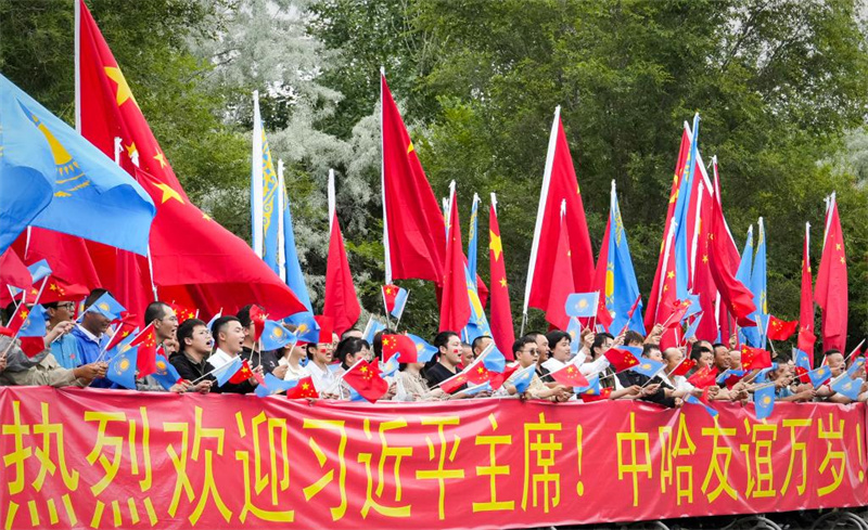 Xi Jinping chega a Astana para Cúpula China-ásia Central