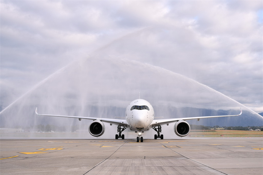 Primeiro voo direto de Shanghai para Genebra foi lan?ado