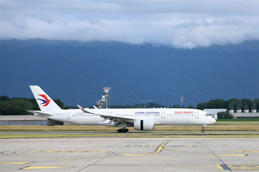 Primeiro voo direto de Shanghai para Genebra foi lan?ado