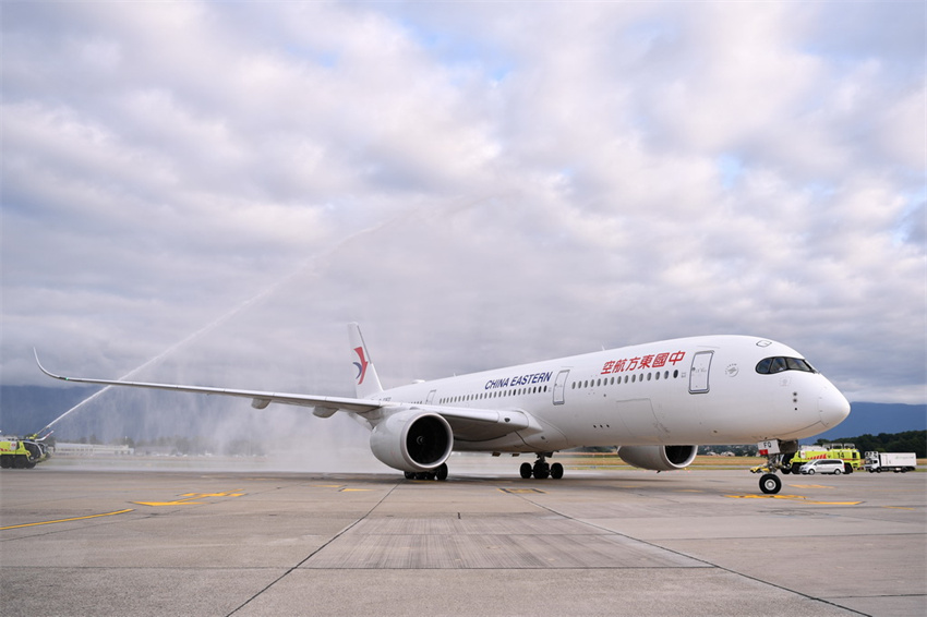 Primeiro voo direto de Shanghai para Genebra foi lan?ado