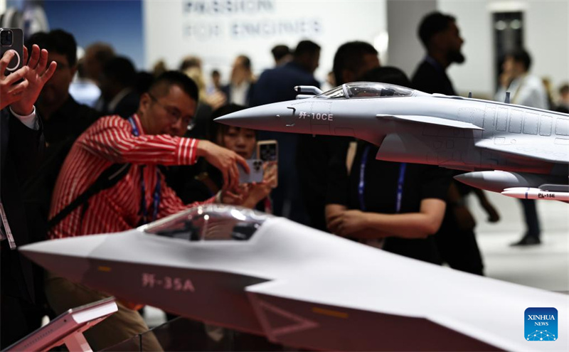 China apresenta seus principais produtos de avia??o no 55o Sal?o Aeronáutico de Paris