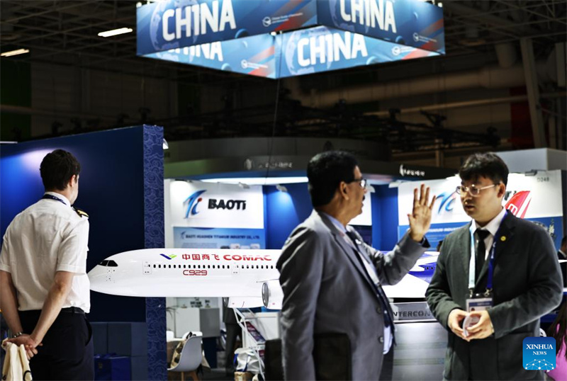 China apresenta seus principais produtos de avia??o no 55o Sal?o Aeronáutico de Paris
