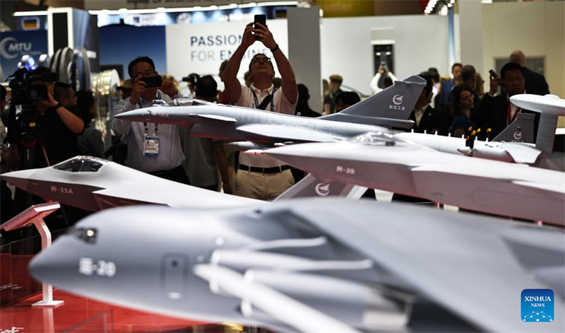 China apresenta seus principais produtos de avia??o no 55o Sal?o Aeronáutico de Paris