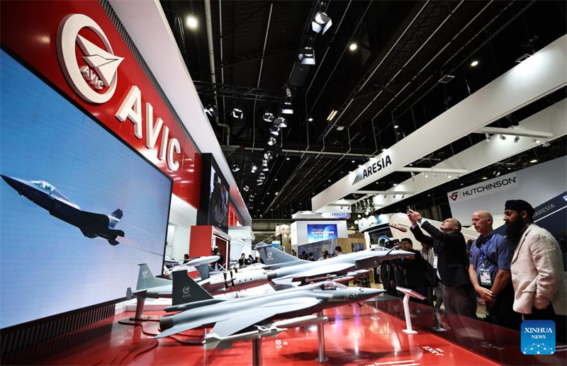 China apresenta seus principais produtos de avia??o no 55o Sal?o Aeronáutico de Paris