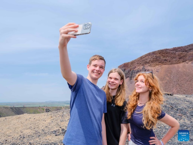 Conjunto de vulc?es no norte da China entra na alta temporada turística