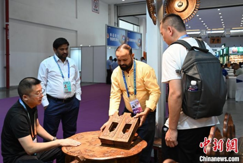 Come?a Exposi??o China-Sul da ásia, com foco em comércio e indústrias emergentes