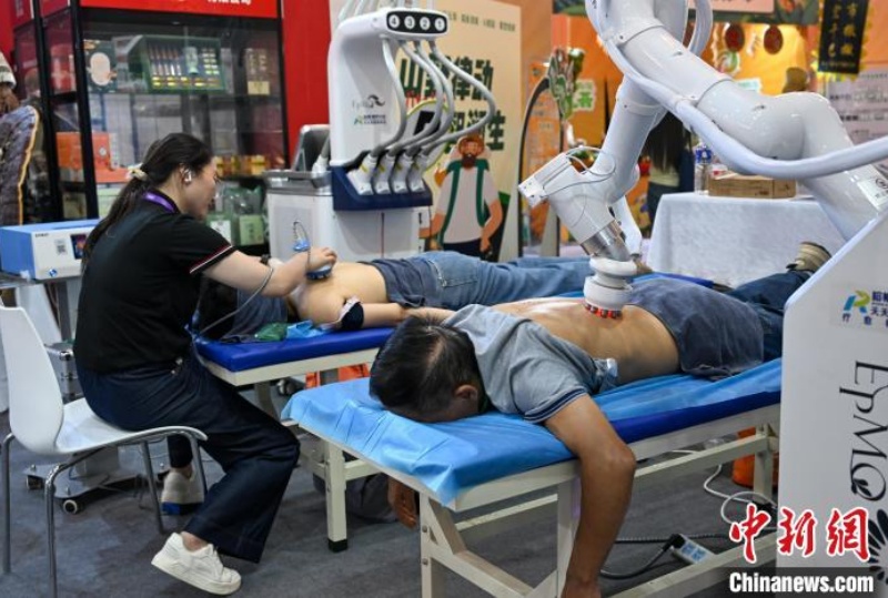 Come?a Exposi??o China-Sul da ásia, com foco em comércio e indústrias emergentes