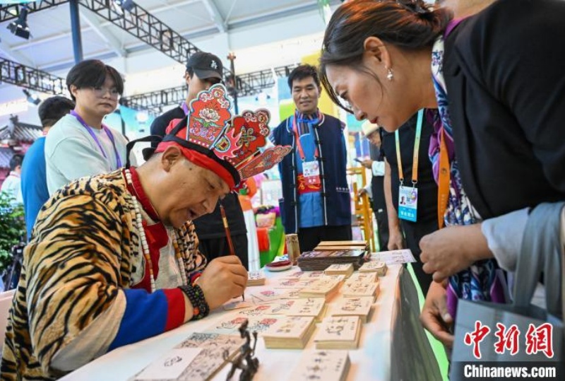 Come?a Exposi??o China-Sul da ásia, com foco em comércio e indústrias emergentes