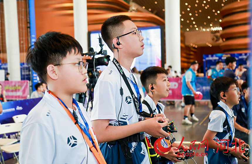 China realiza sua primeira liga de futebol com drones