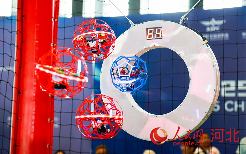 China realiza sua primeira liga de futebol com drones