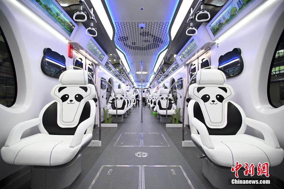 Primeiro trem monotrilho com 