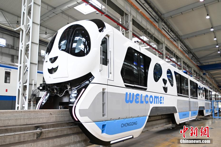 Primeiro trem monotrilho com 