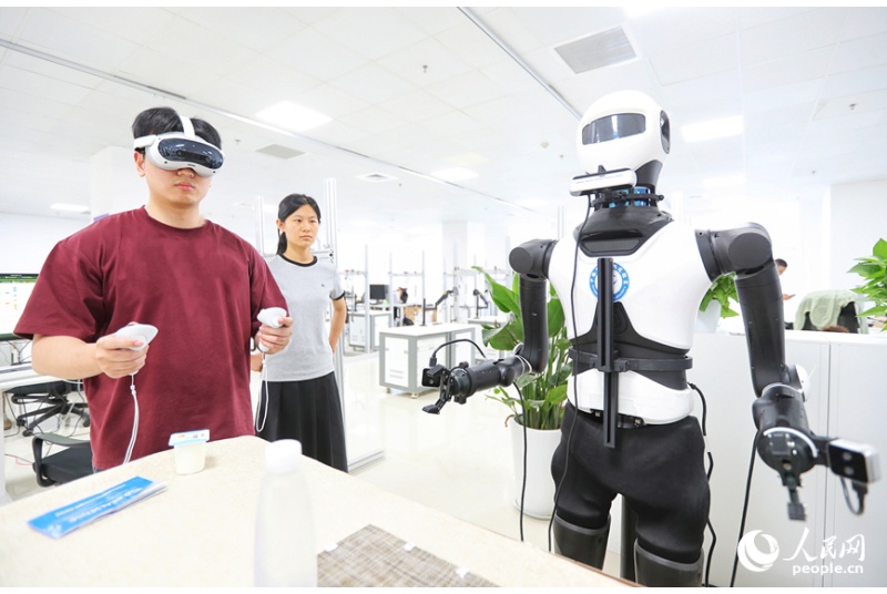 China em Movimento: Henan aposta na indústria de rob?s humanoides