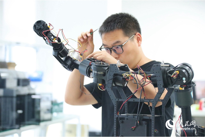 China em Movimento: Henan aposta na indústria de rob?s humanoides