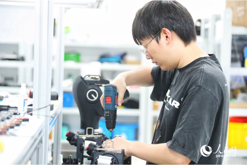 China em Movimento: Henan aposta na indústria de rob?s humanoides