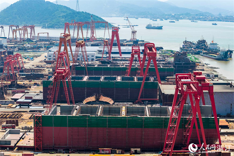 Ningbo: estaleiros navais em produ??o plena para responder a elevado número de encomendas
