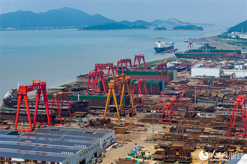 Ningbo: estaleiros navais em produ??o plena para responder a elevado número de encomendas