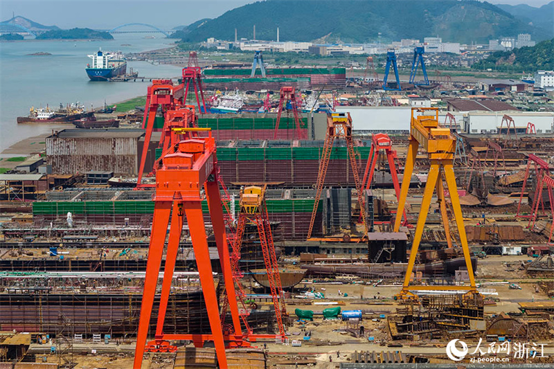 Ningbo: estaleiros navais em produ??o plena para responder a elevado número de encomendas