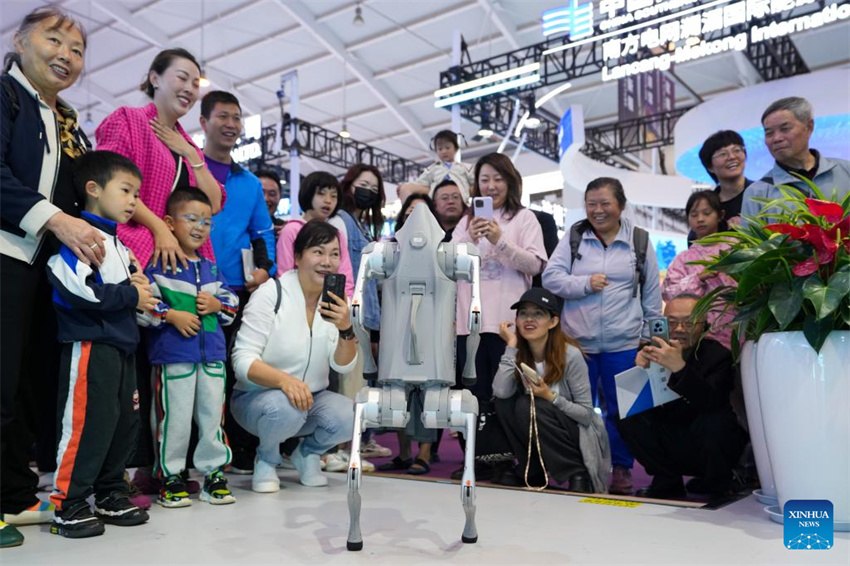 Exposi??es de alta tecnologia exibidas na 9a Expo China-Sul da ásia em Kunming, sudoeste da China