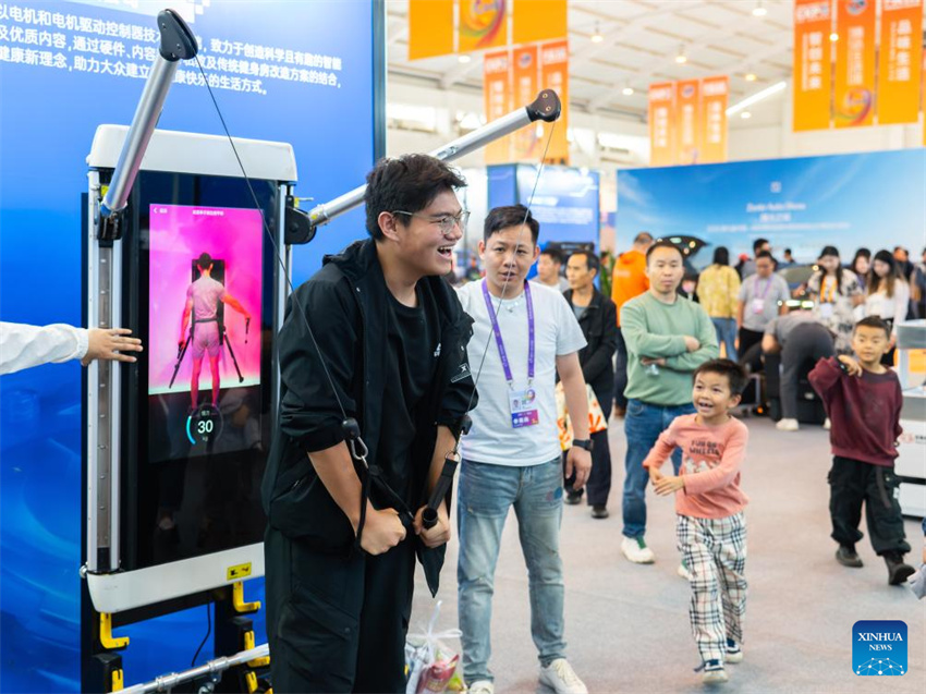 Exposi??es de alta tecnologia exibidas na 9a Expo China-Sul da ásia em Kunming, sudoeste da China