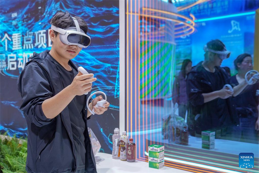 Exposi??es de alta tecnologia exibidas na 9a Expo China-Sul da ásia em Kunming, sudoeste da China