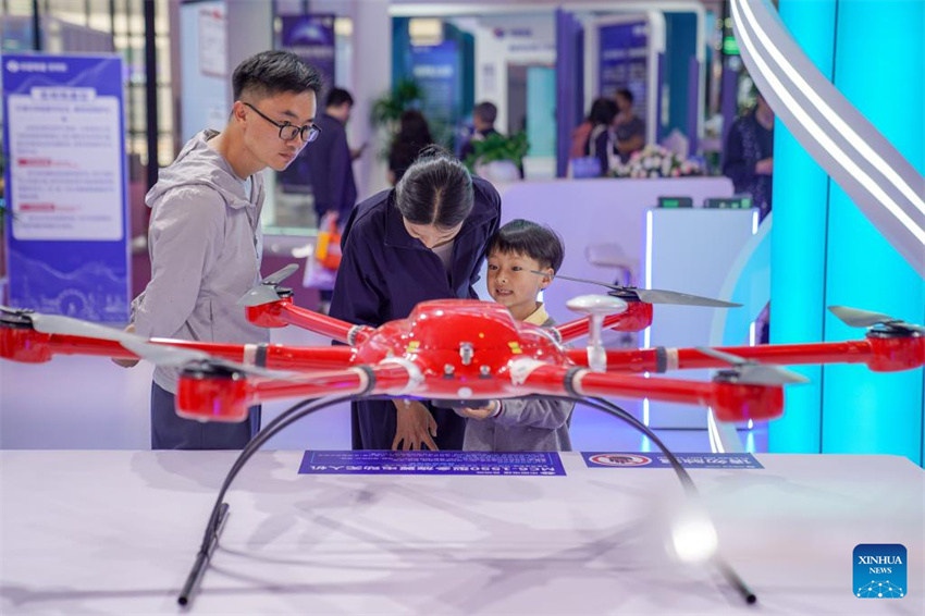 Exposi??es de alta tecnologia exibidas na 9a Expo China-Sul da ásia em Kunming, sudoeste da China