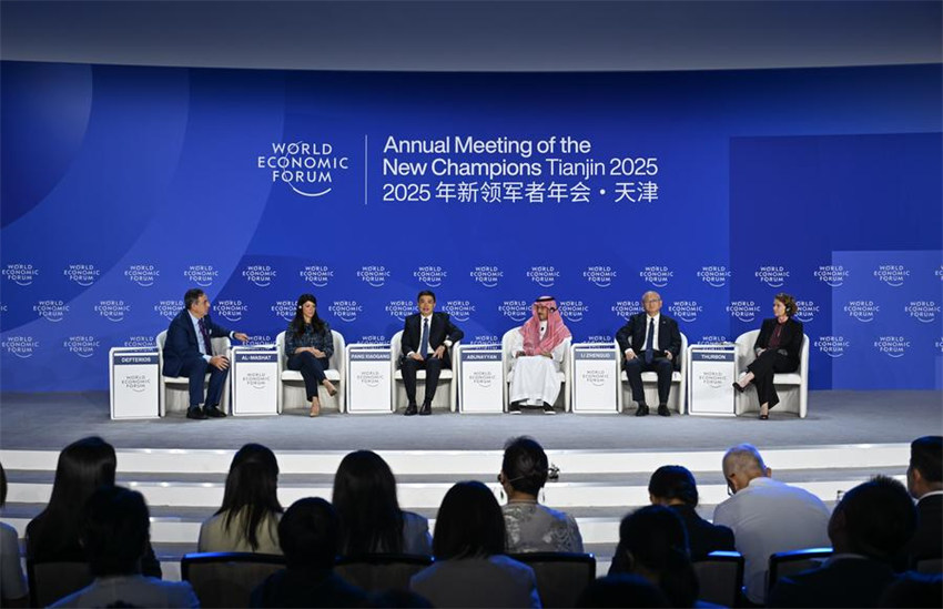 Fórum Davos de Ver?o de 2025 come?a em Tianjin, no norte da China