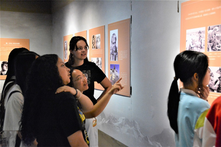 Exposi??o fotográfica sobre Tigres Voadores é inaugurada em Fujian