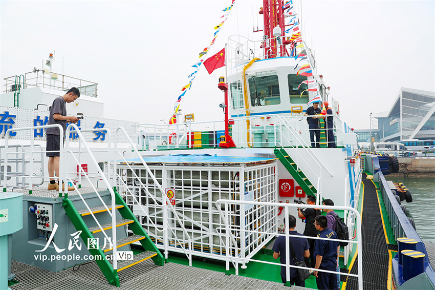 Primeiro navio rebocador híbrido hidrogênio-elétrico da China entra em opera??o