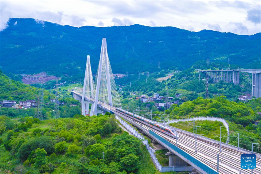 Importante liga??o ferroviária de alta velocidade é inaugurada no sudoeste da China