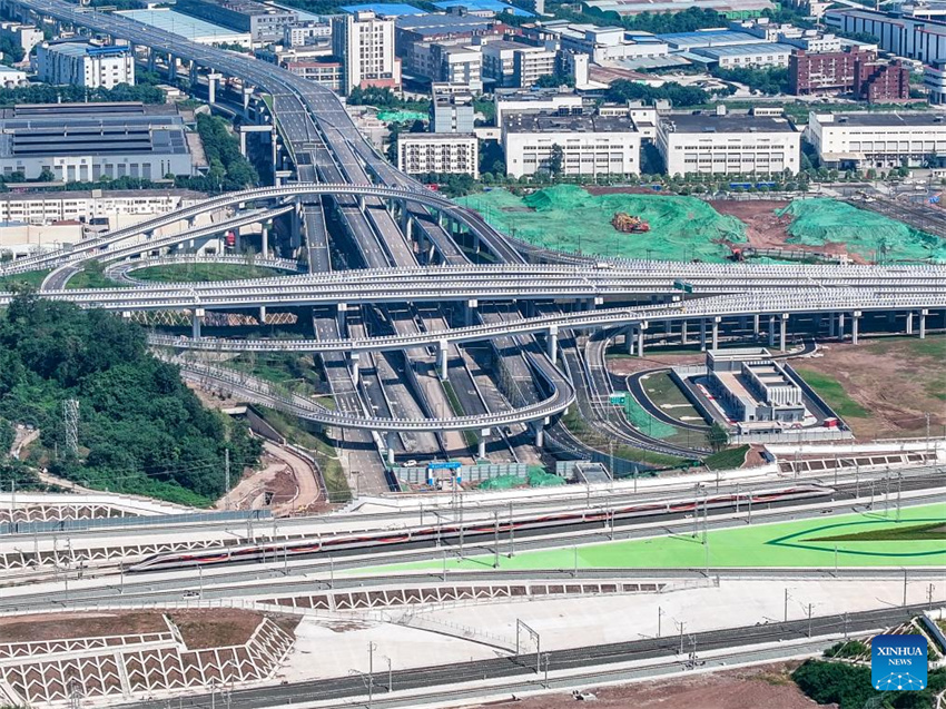 Importante liga??o ferroviária de alta velocidade é inaugurada no sudoeste da China