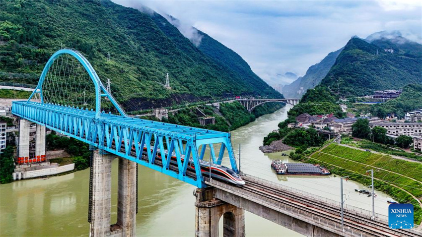 Importante liga??o ferroviária de alta velocidade é inaugurada no sudoeste da China