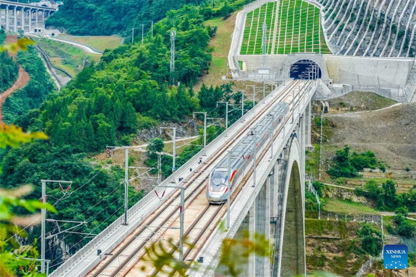 Importante liga??o ferroviária de alta velocidade é inaugurada no sudoeste da China
