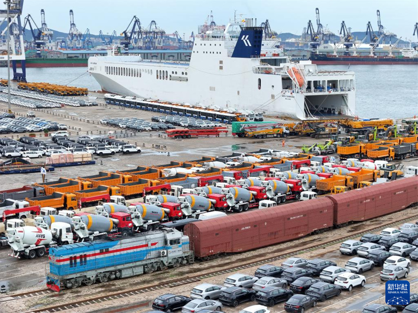 Shandong: porto de Yantai vê movimenta??o de veículos de exporta??o