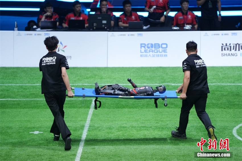 Equipe Vulcan da Universidade de Tsinghua vence primeira partida nacional de futebol de rob?s com IA 3x3