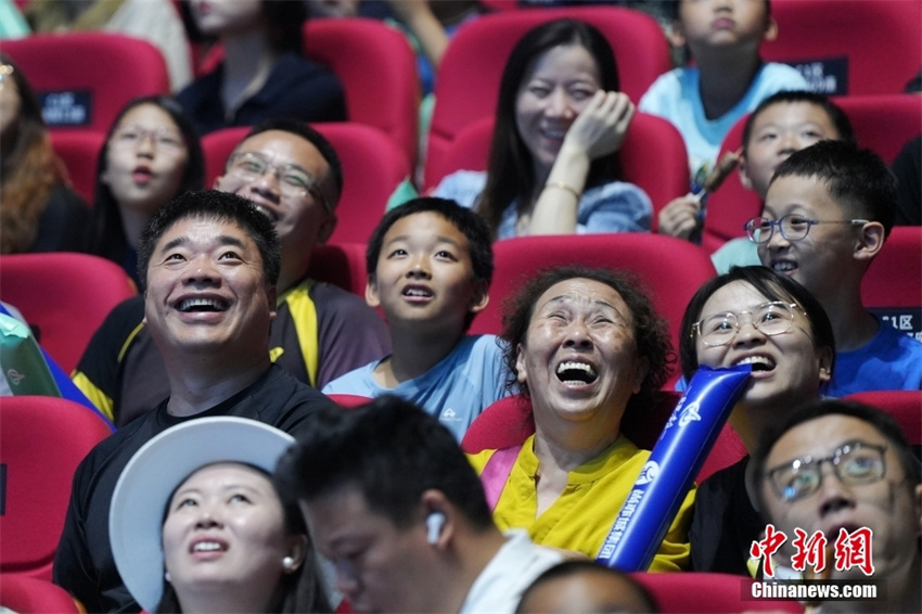 Equipe Vulcan da Universidade de Tsinghua vence primeira partida nacional de futebol de rob?s com IA 3x3