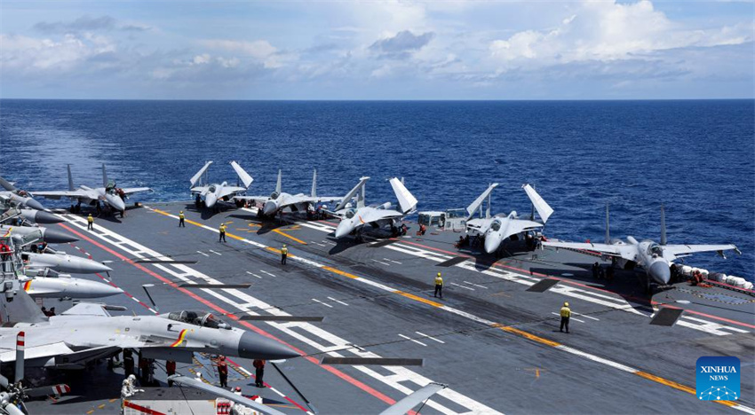 Forma??es de porta-avi?es da China regressam após concluir treinamento em alto-mar