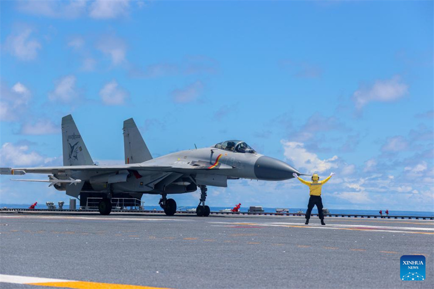 Forma??es de porta-avi?es da China regressam após concluir treinamento em alto-mar