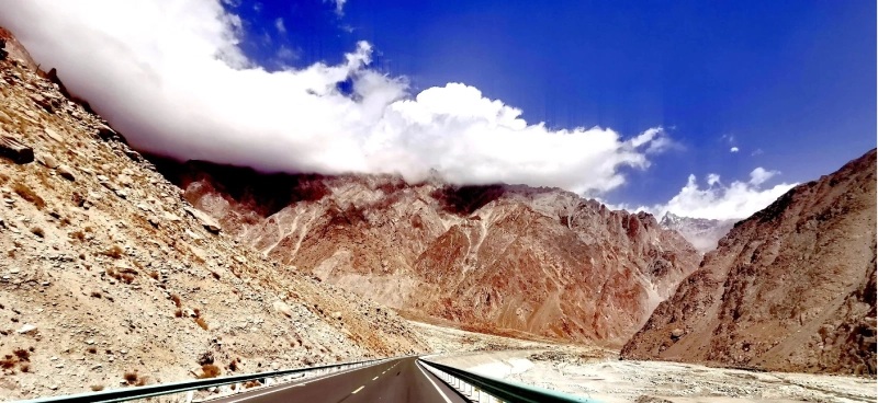 Seis novas estradas turísticas inauguradas em Xinjiang, noroeste da China