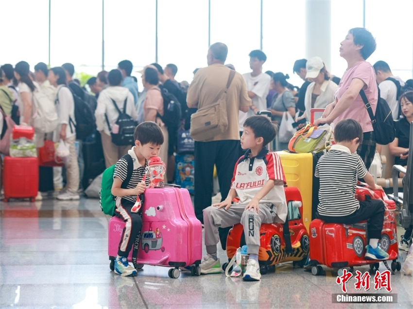 Transporte ferroviário chinês de ver?o inicia com estimativa de 953 milh?es de passageiros