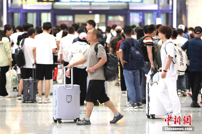 Transporte ferroviário chinês de ver?o inicia com estimativa de 953 milh?es de passageiros
