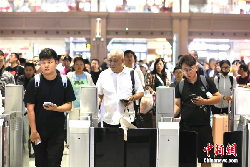 Transporte ferroviário chinês de ver?o inicia com estimativa de 953 milh?es de passageiros