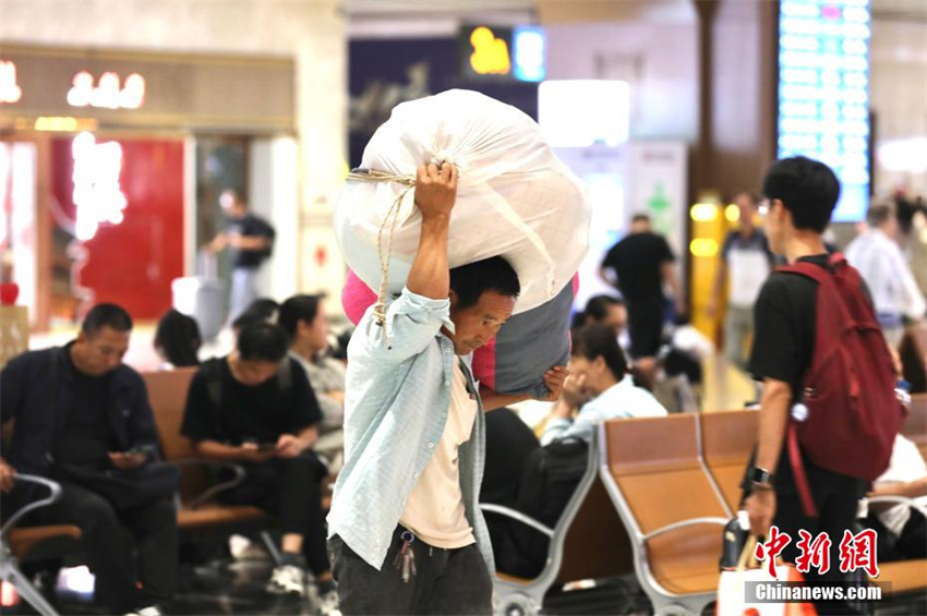 Transporte ferroviário chinês de ver?o inicia com estimativa de 953 milh?es de passageiros