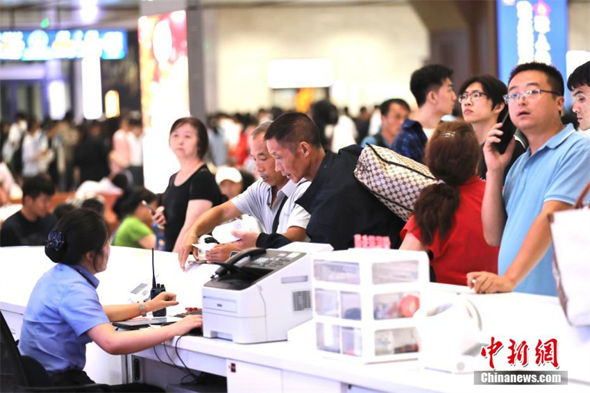 Transporte ferroviário chinês de ver?o inicia com estimativa de 953 milh?es de passageiros